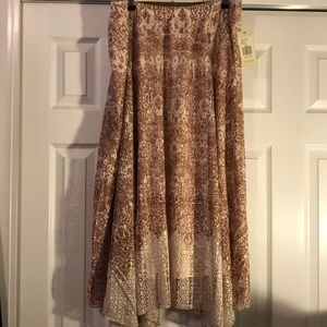 Skirt w/under slip included